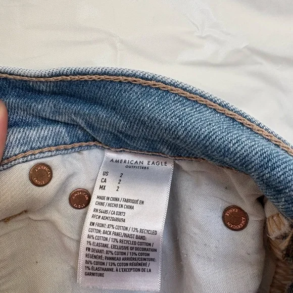 American Eagle Strigid Perfect Bermuda 13” Denim Short - Picture 3 of 3